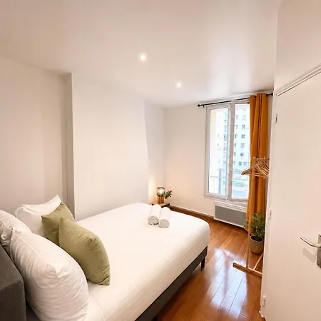 1br Flat With Mezzanine Near Eiffel Tower & Metro