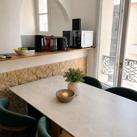 1br Flat With Mezzanine Near Eiffel Tower & Metro Paris