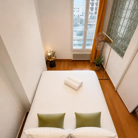 1br Flat With Mezzanine Near Eiffel Tower & Metro