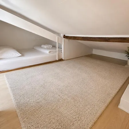 1br Flat With Mezzanine Near Eiffel Tower & Metro *